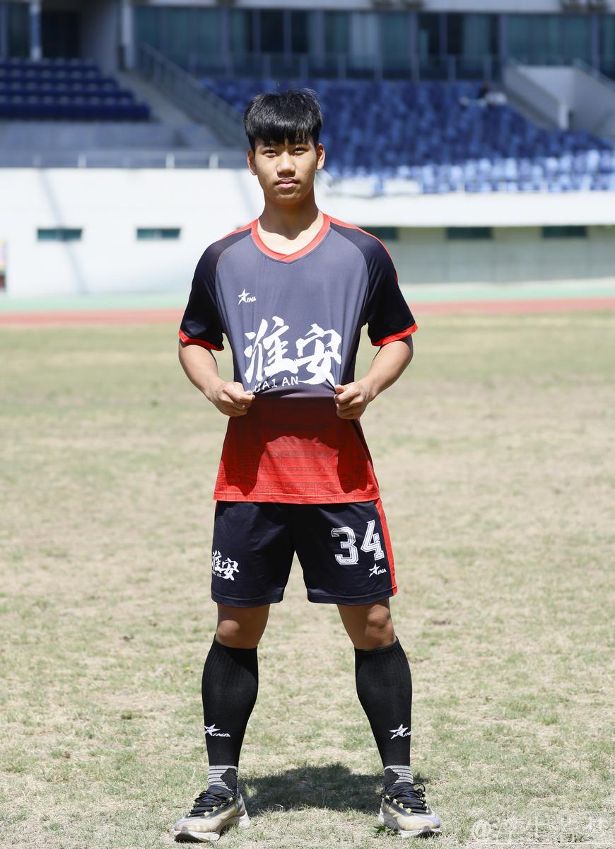 “赛季革新：主帅新任，队长替换，焕然一新”