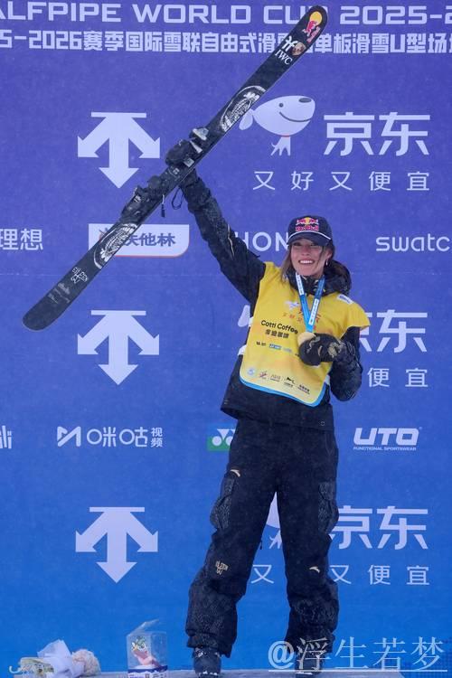 谷爱凌夺得自由式滑雪U型场地世界杯冠军 谷爱凌夺得自由式滑雪U型场地世界杯冠军